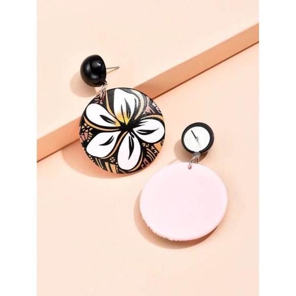 Flower Dangle Earrings Black White - Picture 3 of 4